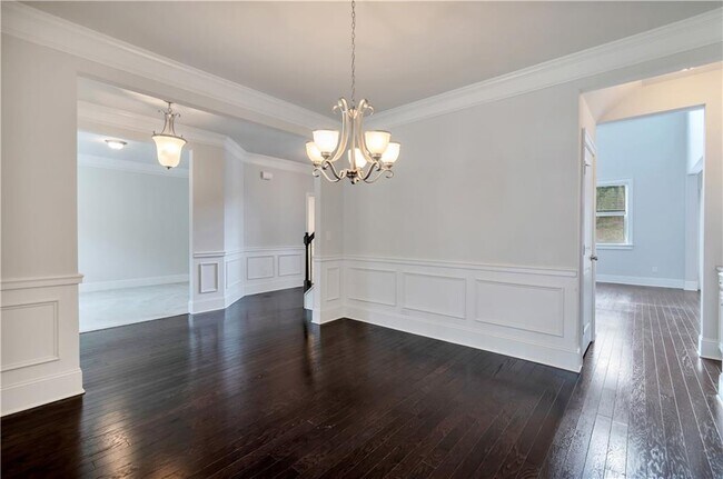 Building Photo - 5210 Mirror Lake Dr