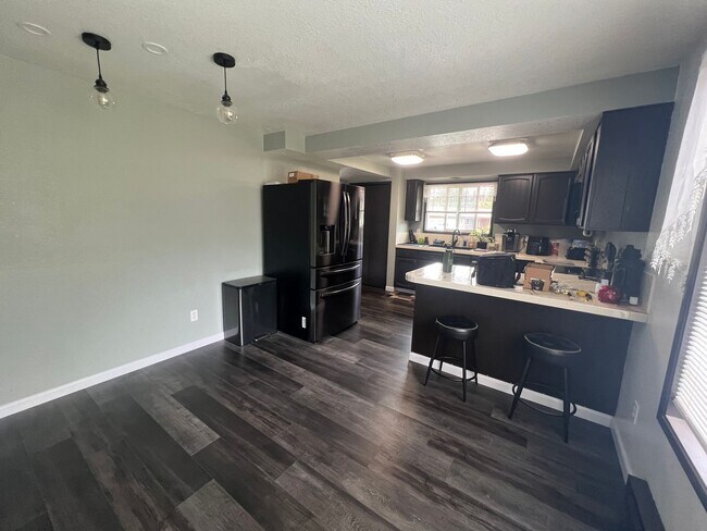 Foto del edificio - 1130 Hemlock Ct