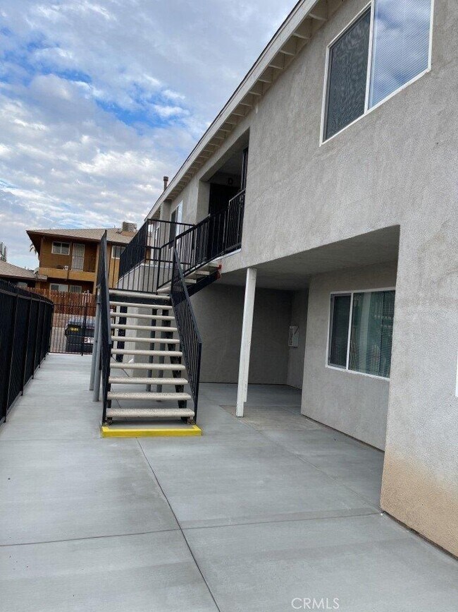 Building Photo - 1140 Deseret Ave