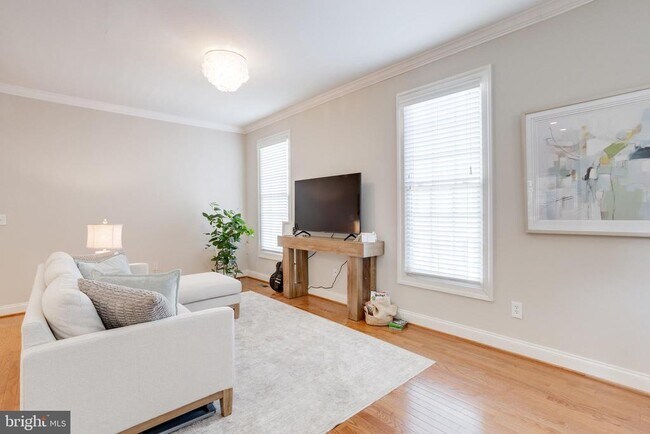 Foto del edificio - 8320 Dockray Ct