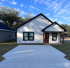 Building Photo - 735 E Gandy St