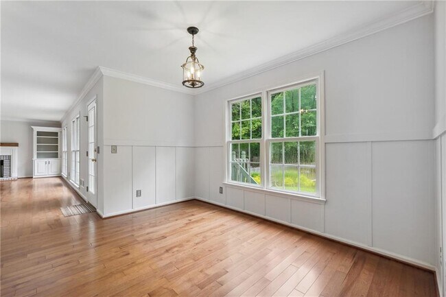 Building Photo - 2565 Chestea Dr NE