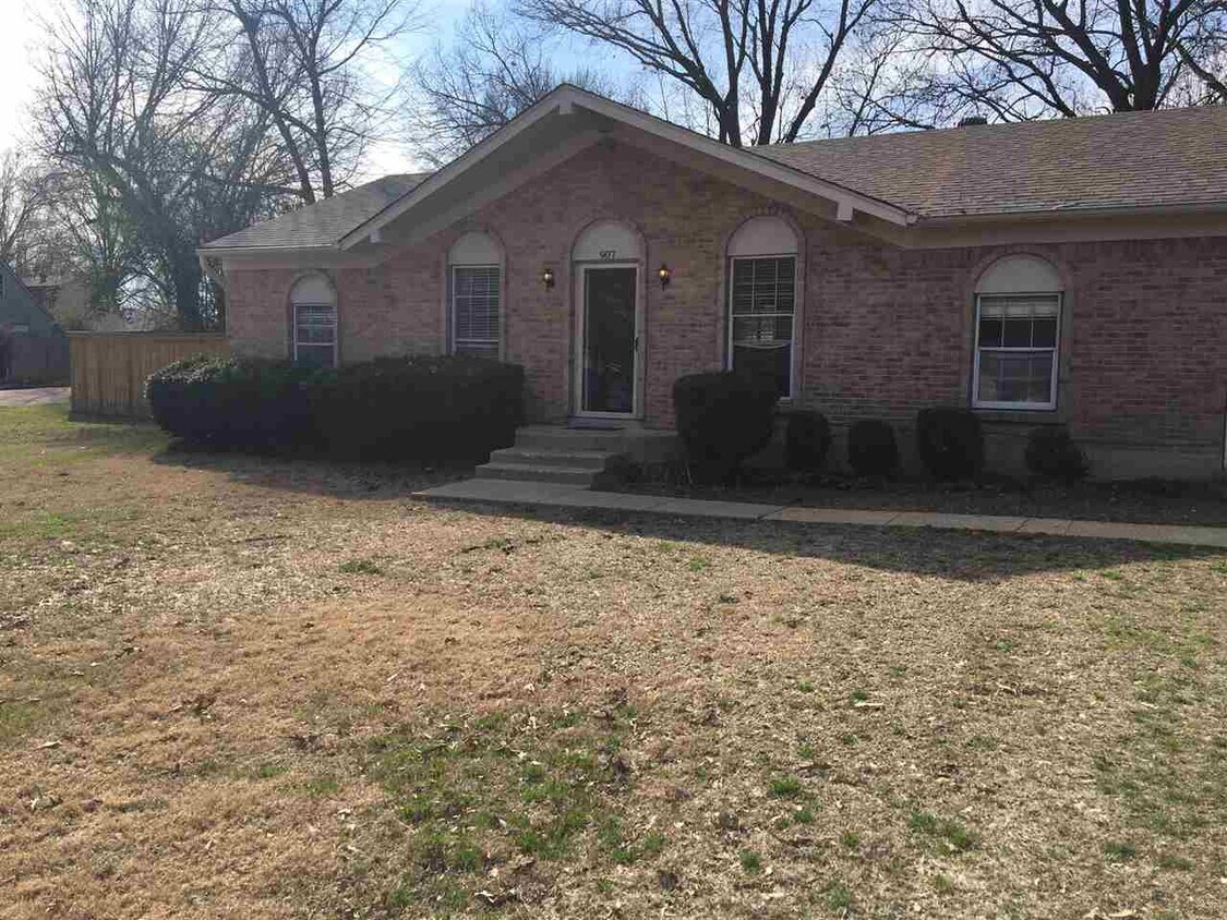 Primary Photo - 907 Greencliff Rd