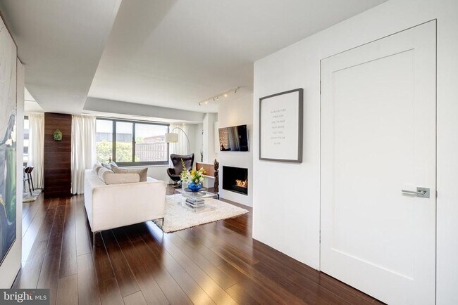Foto del edificio - 1077 30th St NW
