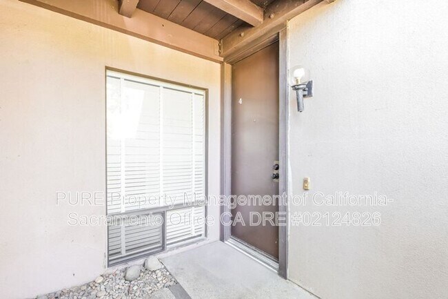 Foto del edificio - 2229 Woodside Ln