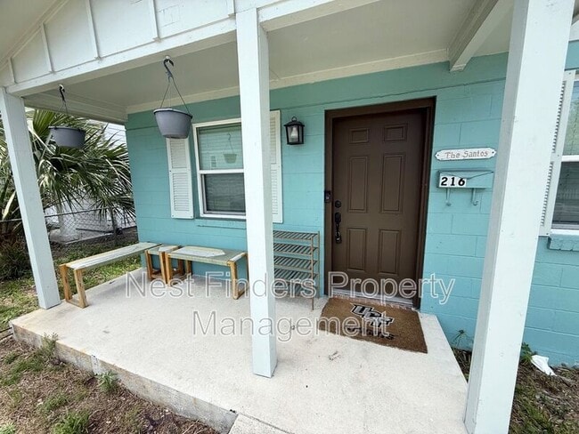 Building Photo - 216 9th St S