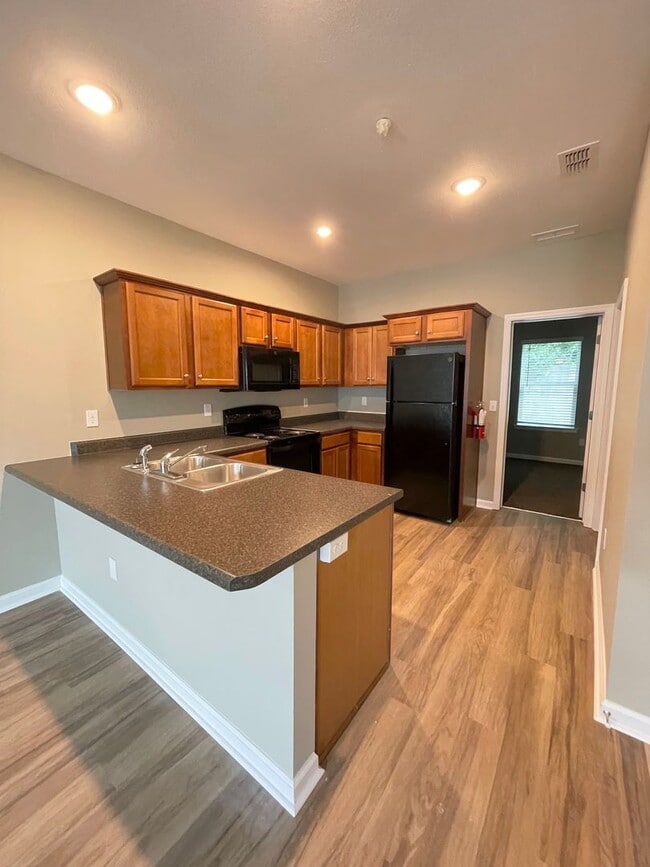 Building Photo - 3/3 condo convenient to FSU, FAMU, TCC, re...