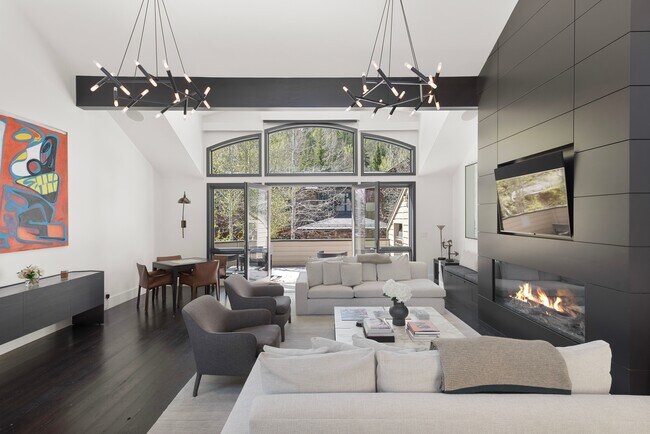 Foto del edificio - 121 W Hyman Ave