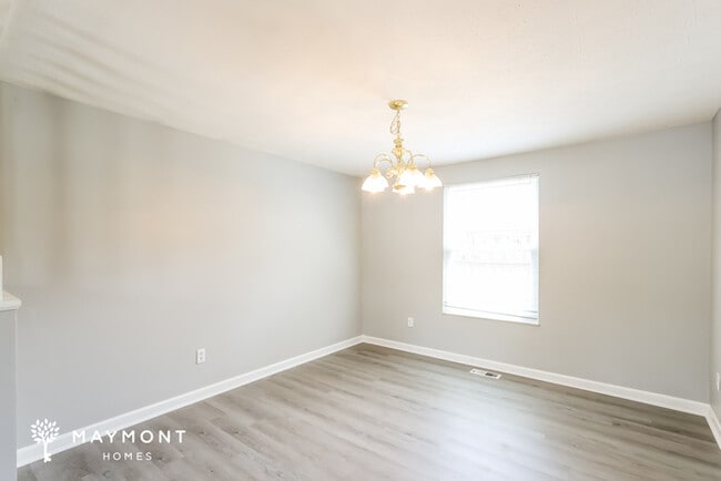 Building Photo - Charming bi-level Home