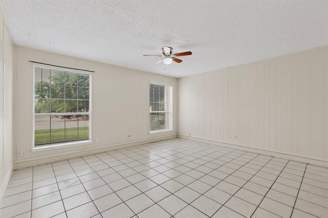 Building Photo - 703 E Shady Grove Rd