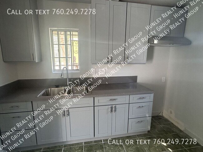 Building Photo - 1376 Gaviotas Ave-