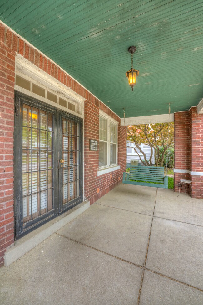 Building Photo - 296 N. Willett