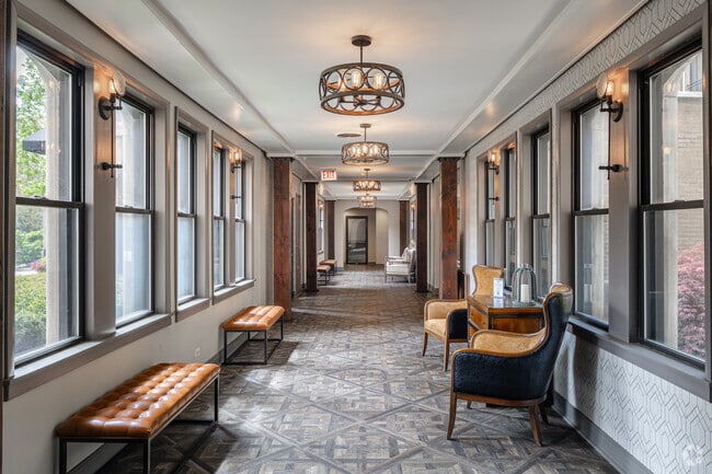 Lobby Photo - Buena Terrace - 4242 N Sheridan Rd