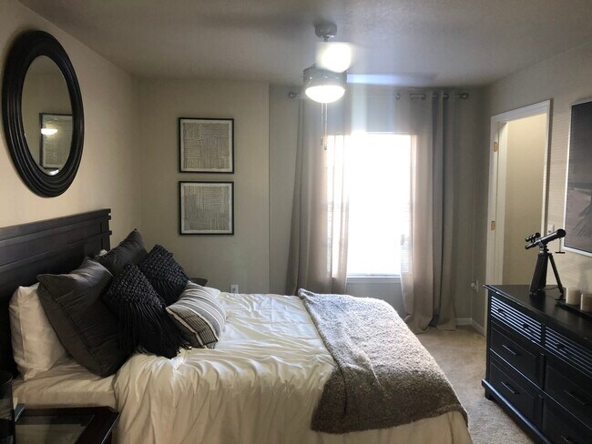 Building Photo - 13400 Arbor Isle Drive, Unit 104