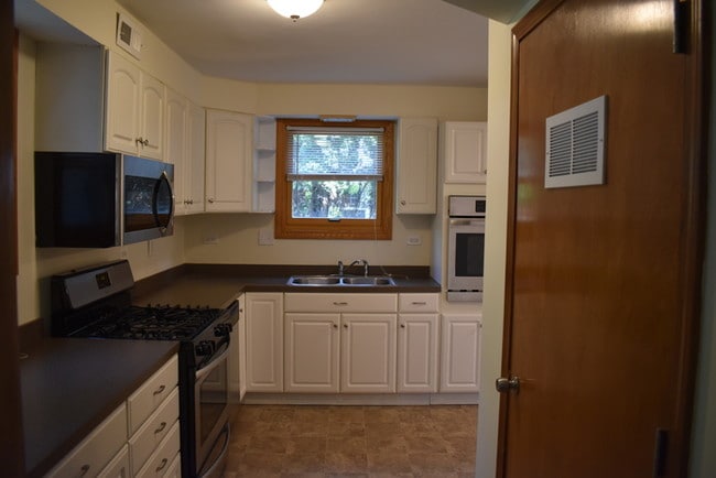 Building Photo - Great 5 bedroom 2.5 bath home
