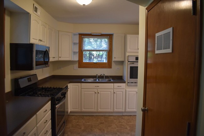 Foto del edificio - Great 5 bedroom 2.5 bath home