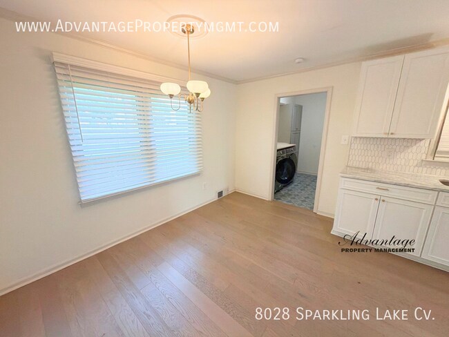 Foto del edificio - 8028 Sparkling Lake Cove