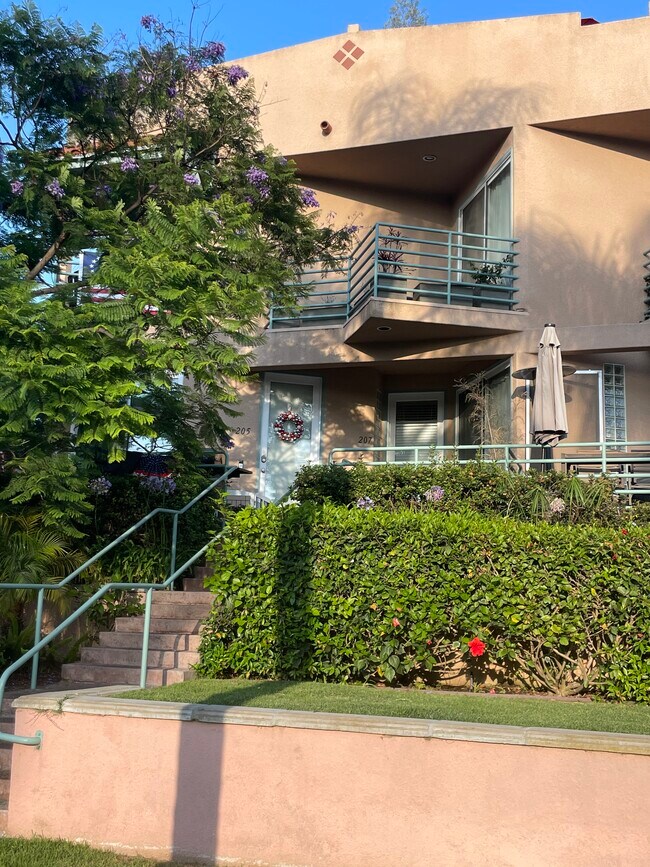 Foto del edificio - 207 Orange Ave