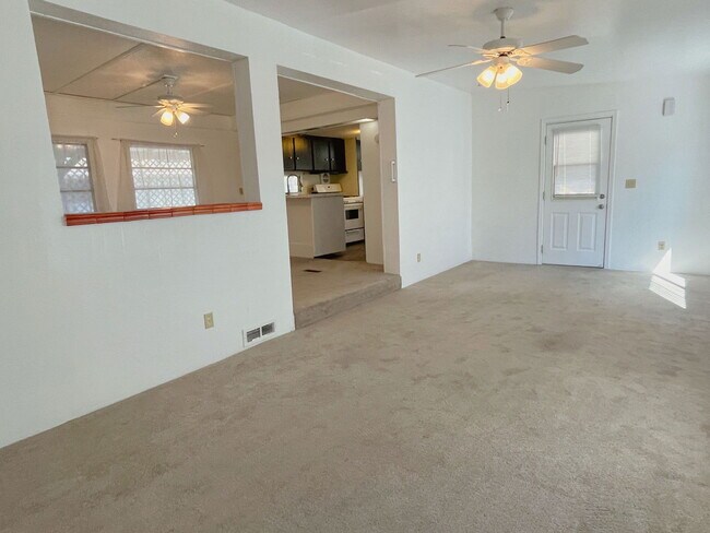 Building Photo - 5709 W Rocking Cir St