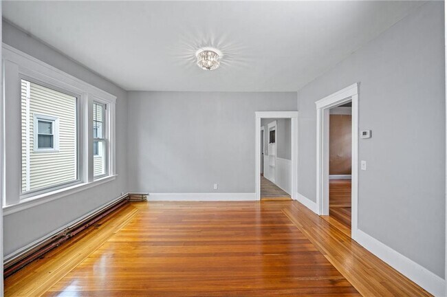 Building Photo - 74 Pembroke Ave