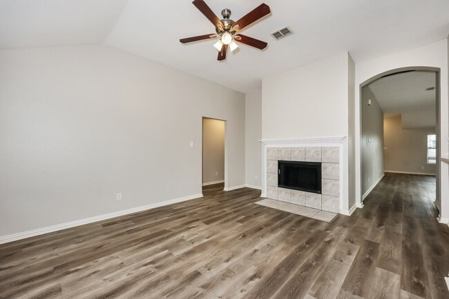 Foto del edificio - 6711 Waterlilly Dr