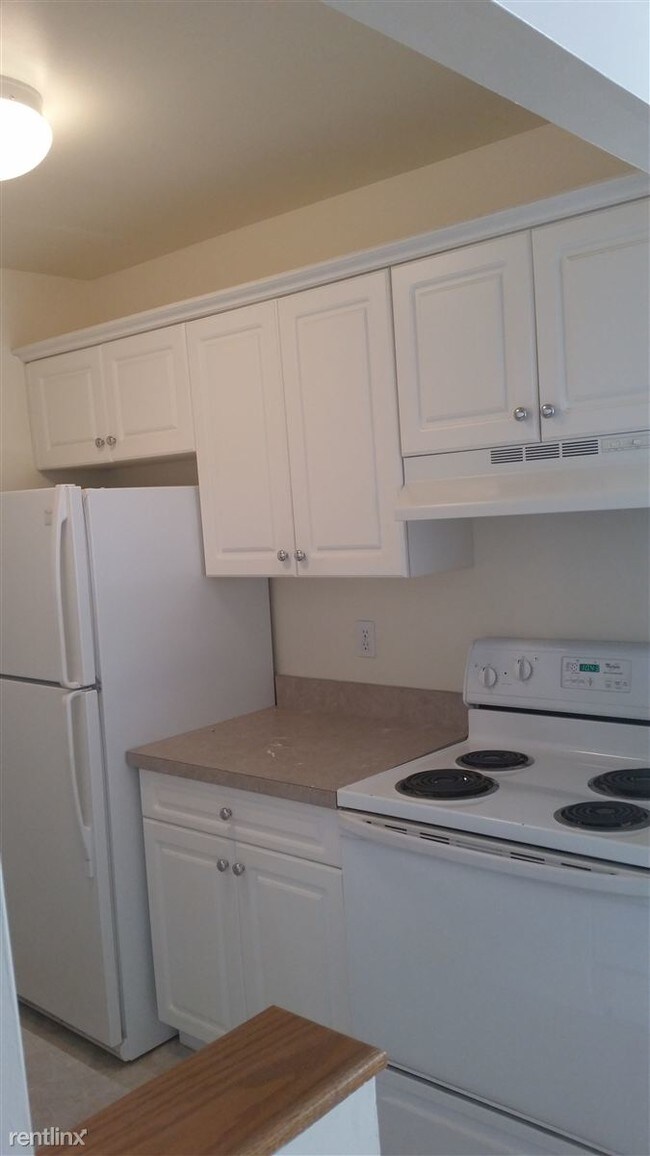 Building Photo - 1 Greenview Cir