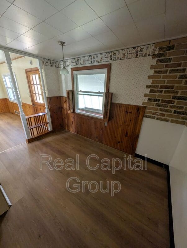 Building Photo - 29-29 Kingswood Dr