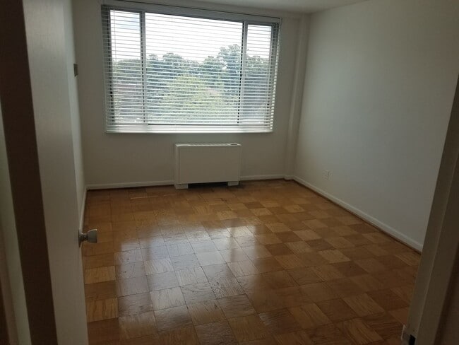 Interior Photo - Robin Towers