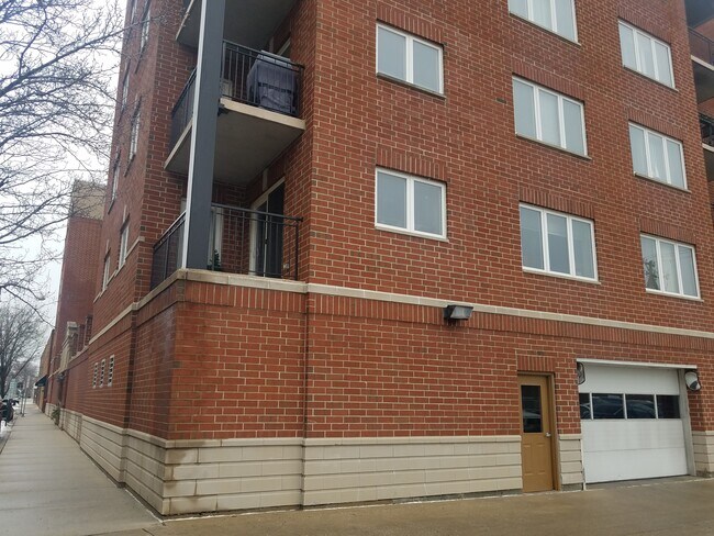 Foto del edificio - 3303 Grove Ave