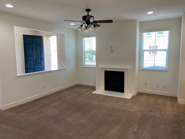 Building Photo - Turnstone Community off Iron Point & Prairie City. 4 Bdrm, 3 Bath - Walk to nature trails, park, ...