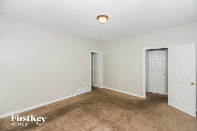 Building Photo - 7781 Wolf Hollow Dr