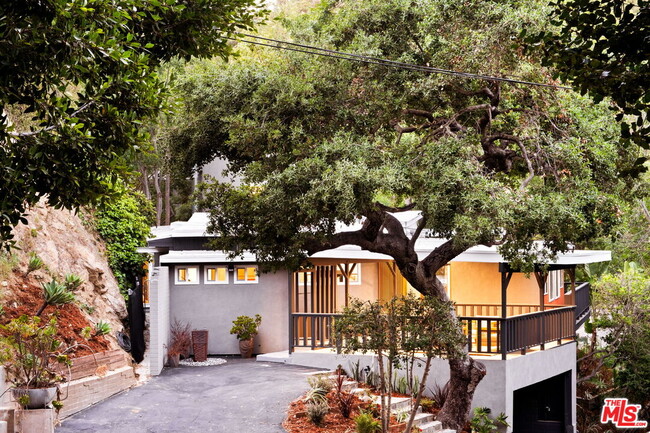 Building Photo - 2701 Jalmia Dr