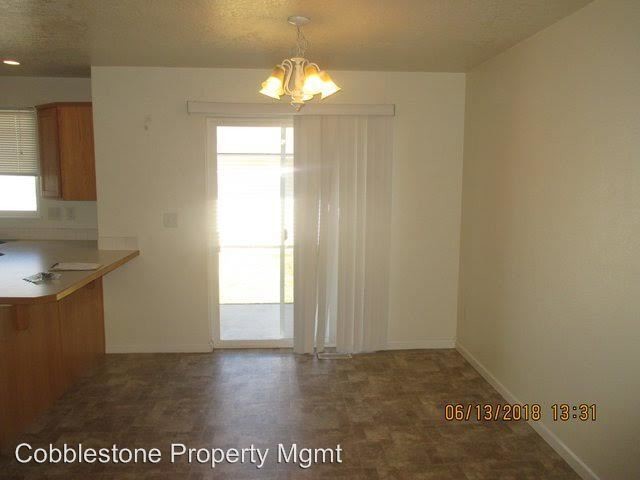 Building Photo - 2 br, 1.5 bath Apartment - 3010 W Madison
