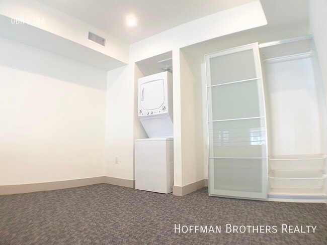 Building Photo - 1037 S Hobart Blvd