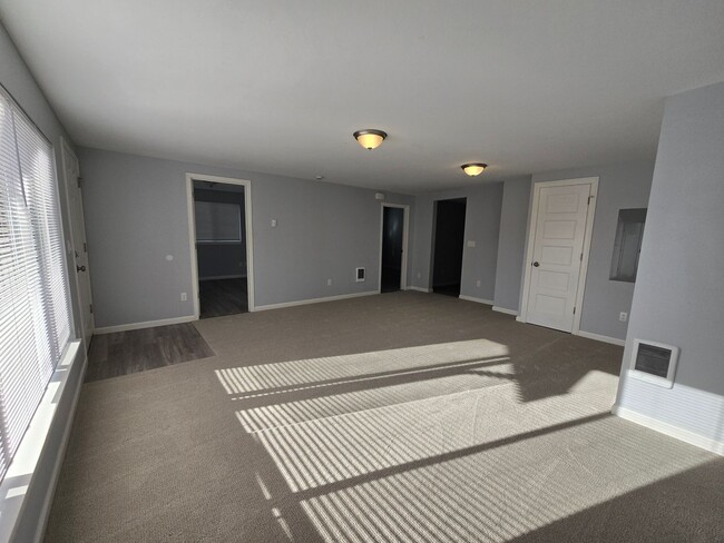 Building Photo - Beautiful Remodeled 2 Bedroom House!!