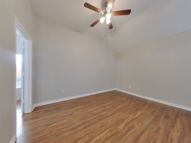 Foto del edificio - 810 Forest Hillside Ln