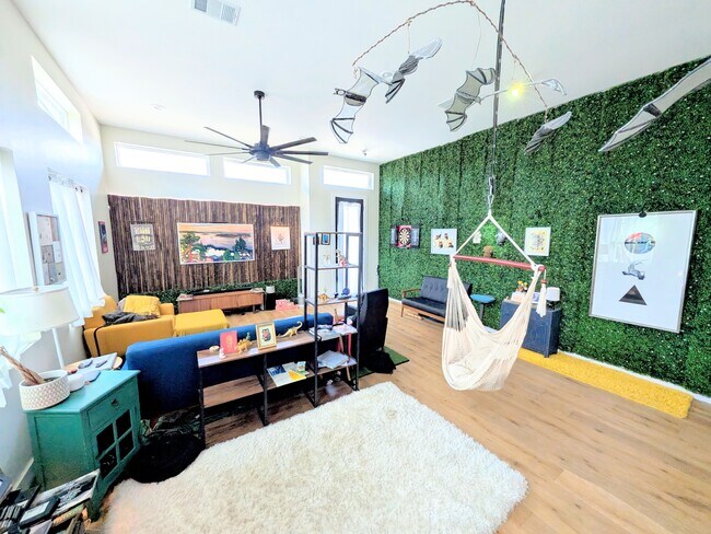 Building Photo - 1403 S Redondo Dr