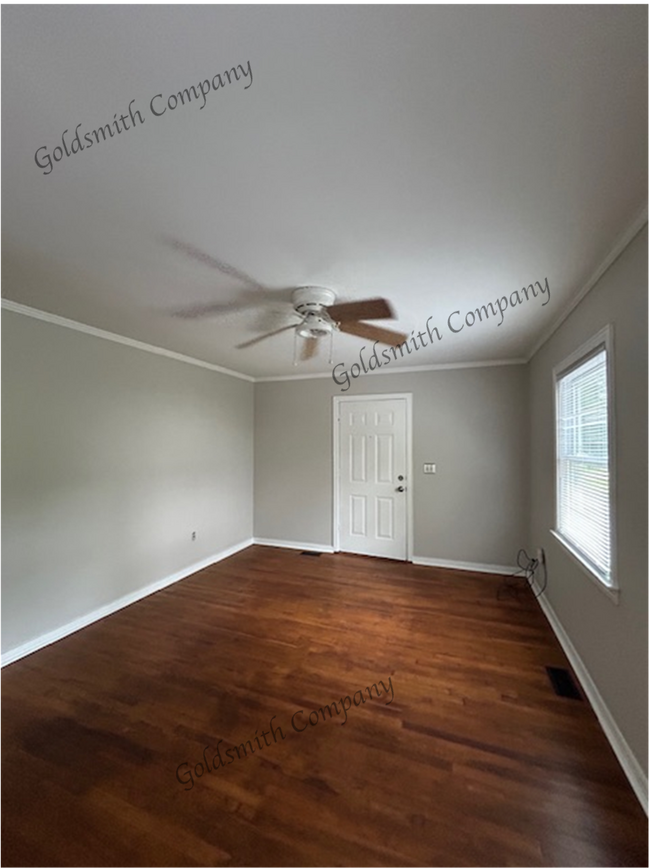 Building Photo - 3-Bedroom Home in Greenville with Cozy 100...