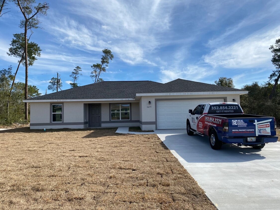 Primary Photo - Desirable SW Ocala Neighborhood 3/2/2 **WO...