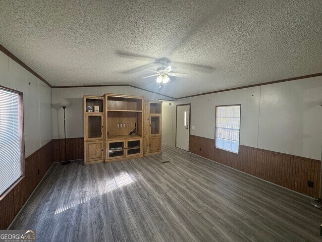 Foto del edificio - 30 Aaron Dr