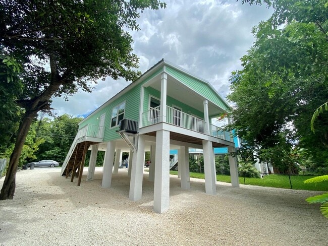 Building Photo - 19590 Tequesta St