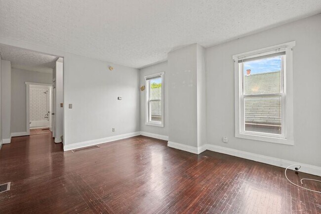 Foto del edificio - 285-287-287 E Whittier St