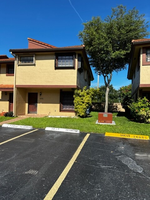 Building Photo - 5915 SW 133rd Ct