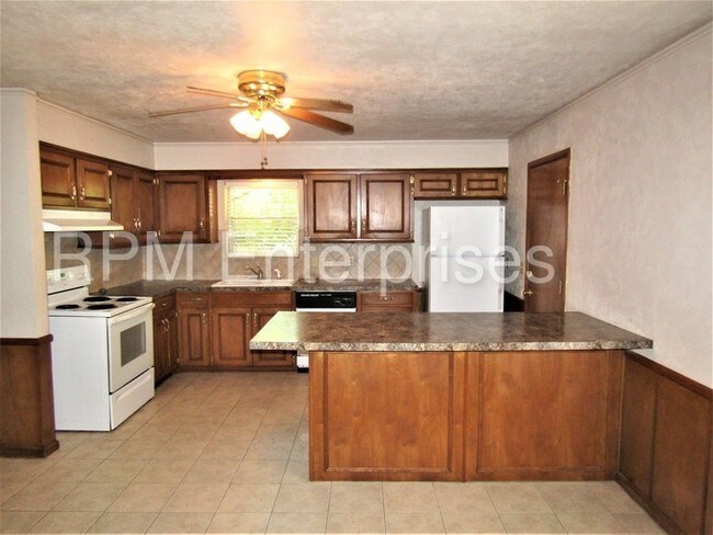 Building Photo - 5112 N Barnes Ave