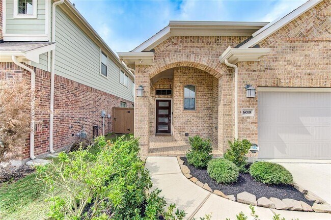 Building Photo - 6019 Bristlegrass Ln