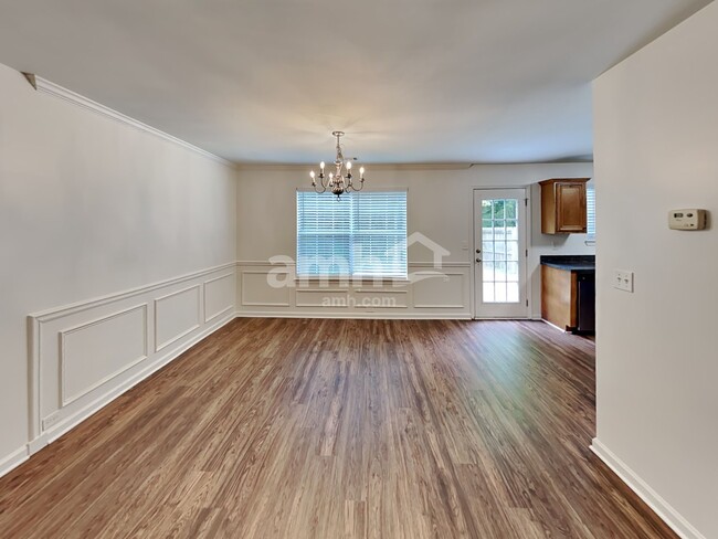 Foto del edificio - 306 Hidden Creek Ln