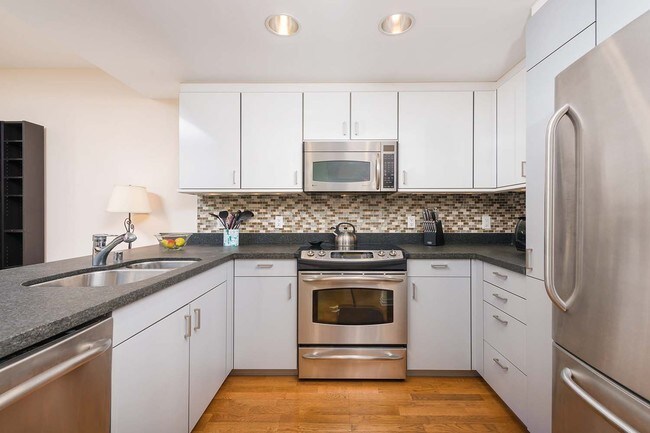 Building Photo - Great Furnished Condo at the Potrero