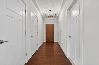 Building Photo - 1107 S Walter Reed Dr