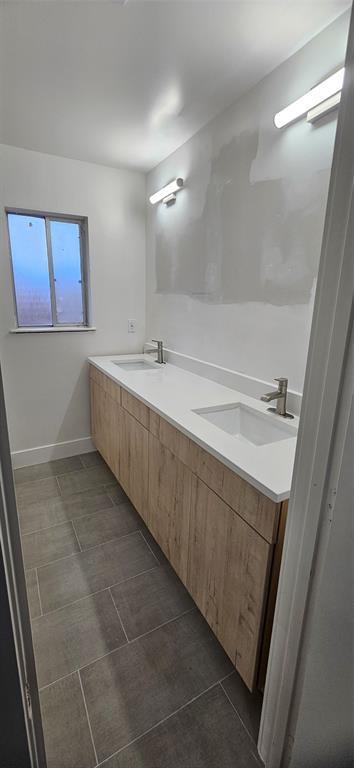 Foto del edificio - 5935 Greenmont Dr