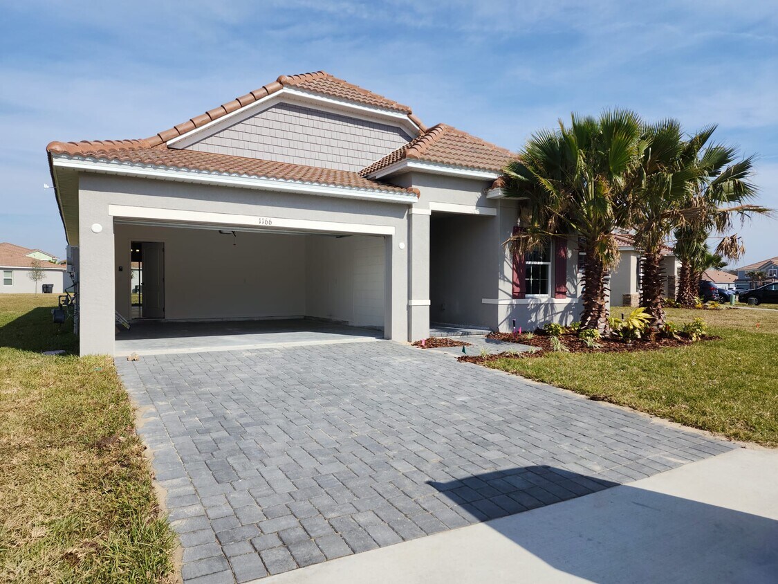 Primary Photo - 1166 Oak Bluff Dr